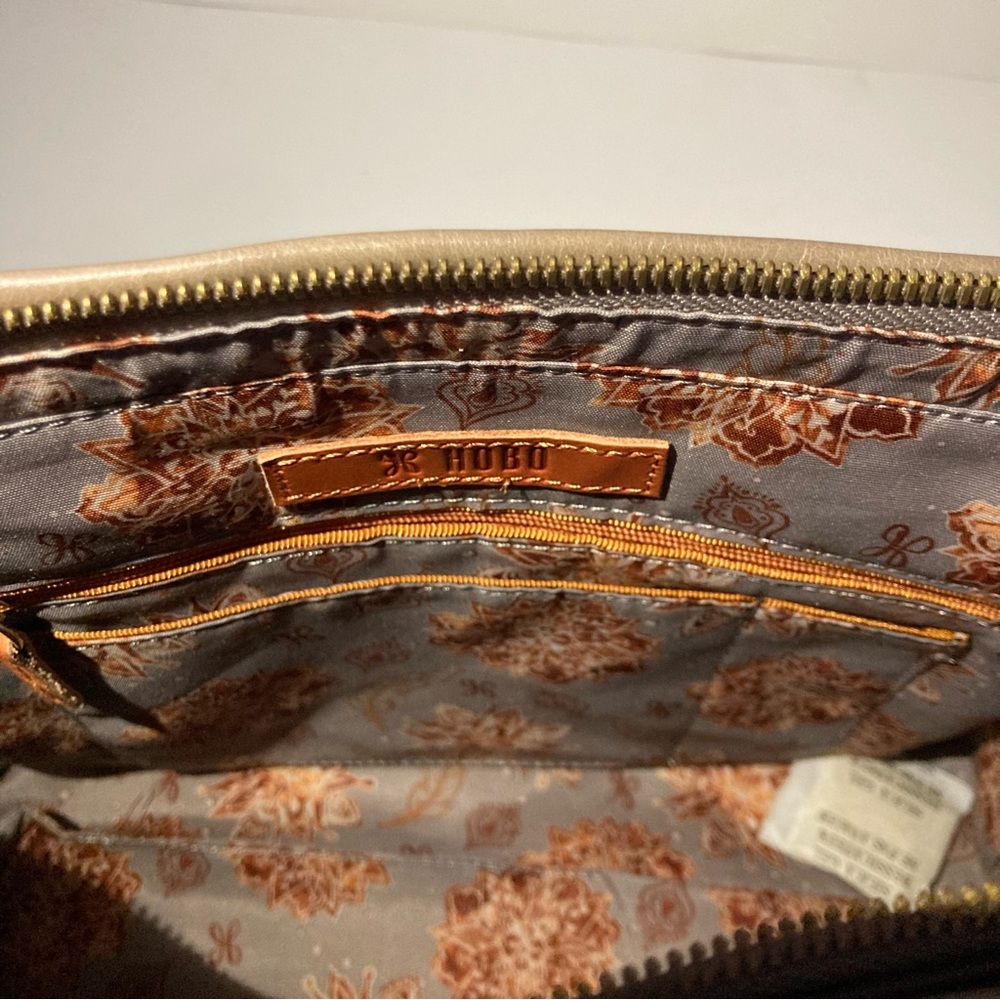 HOBO Barrow Ash Shoulder Bag - Picture 6 of 9